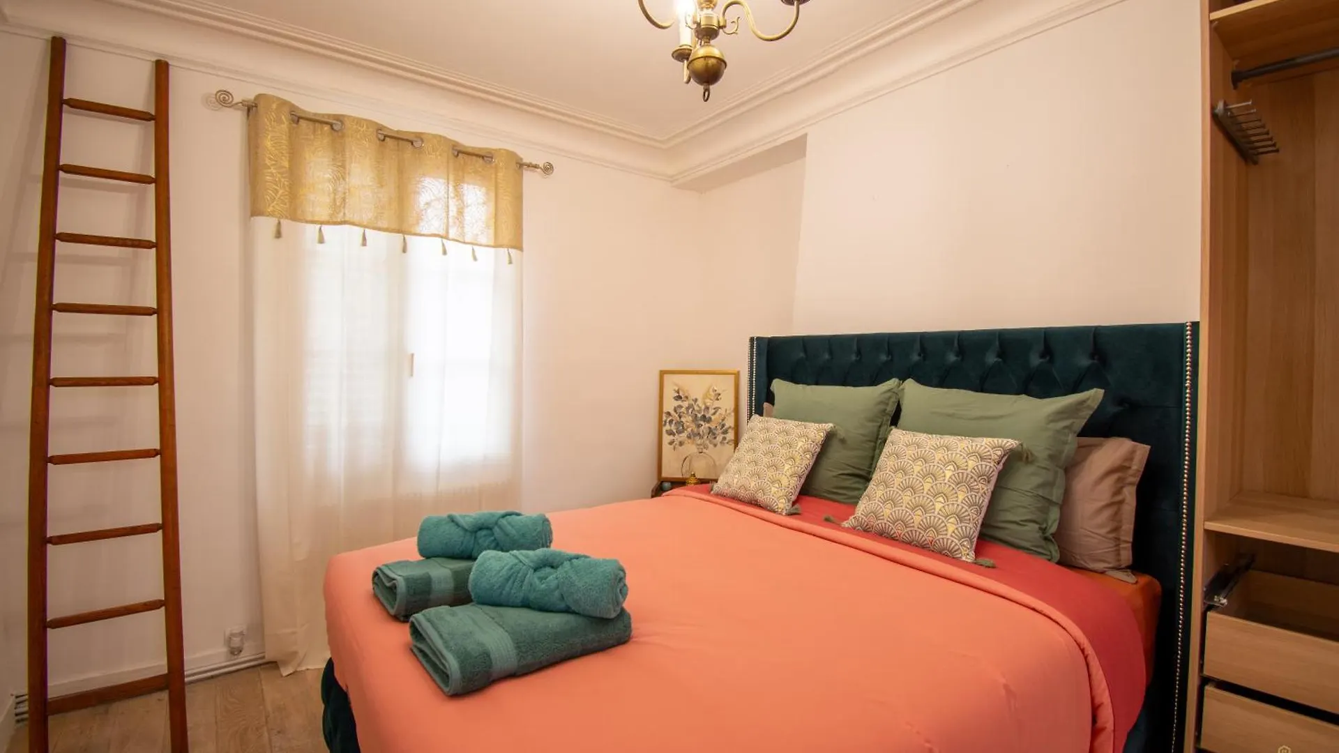 Wonderful Typical Paris Flat 3 Bedrooms / 6 Pax شقة