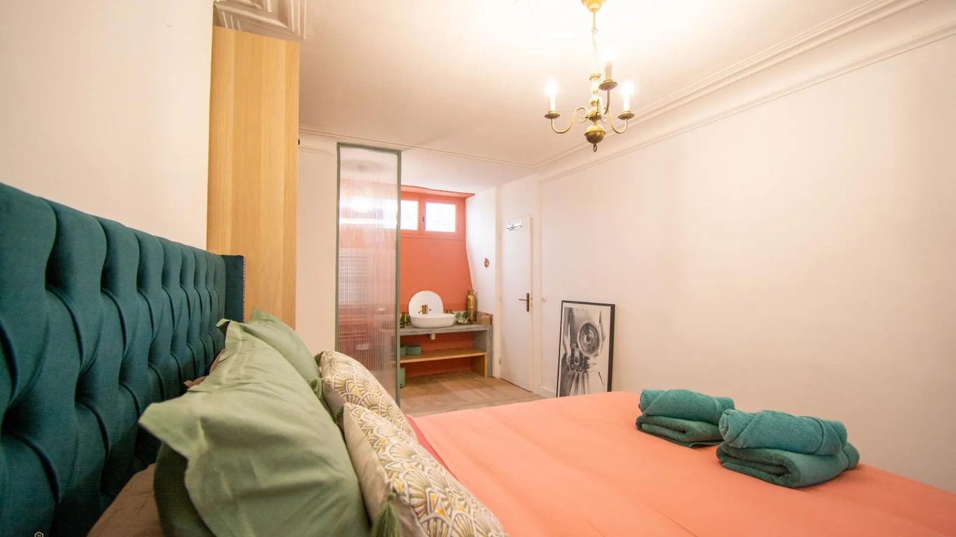 Wonderful Typical Paris Flat 3 Bedrooms / 6 Pax شقة