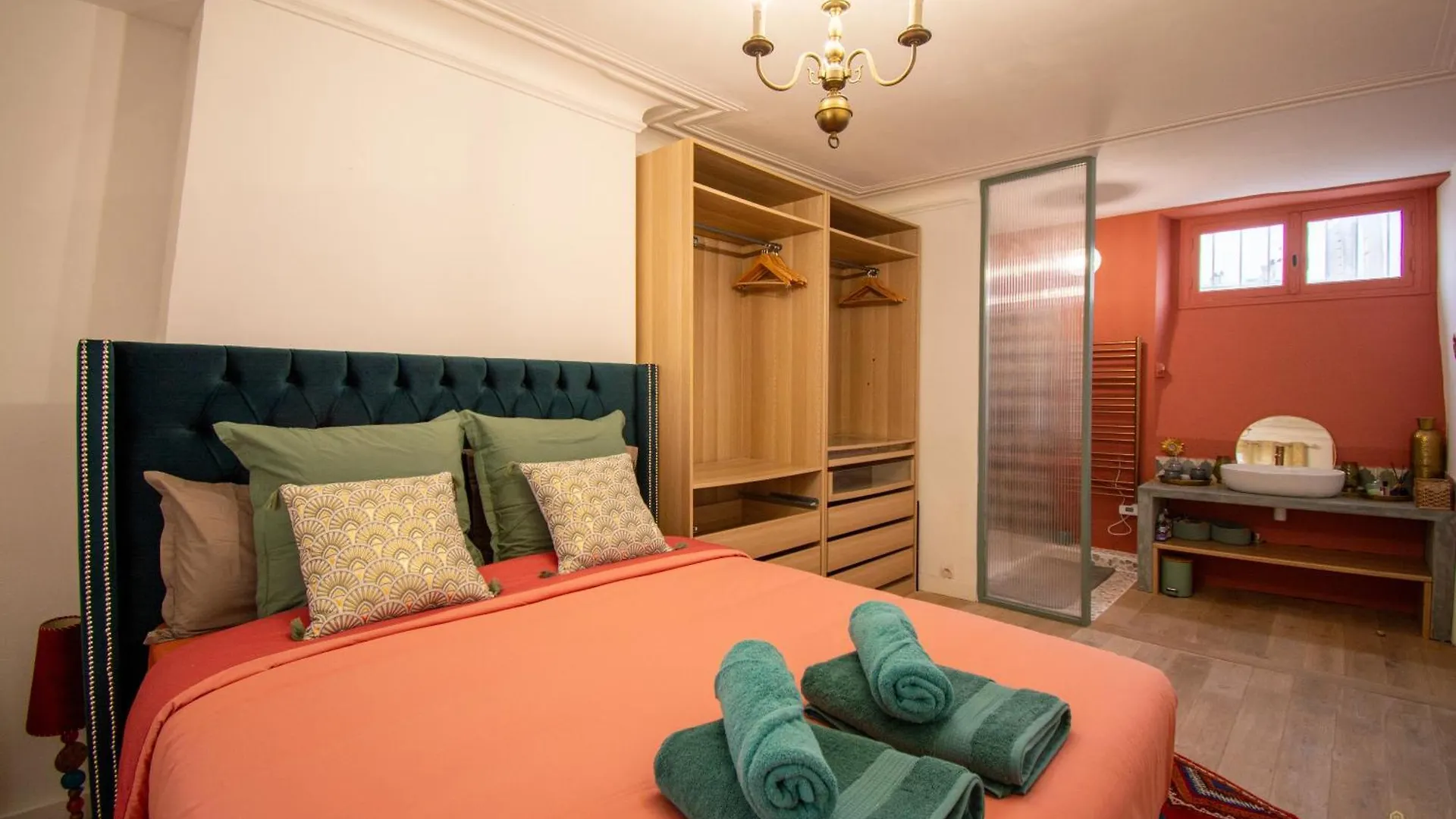 Wonderful Typical Paris Flat 3 Bedrooms / 6 Pax شقة