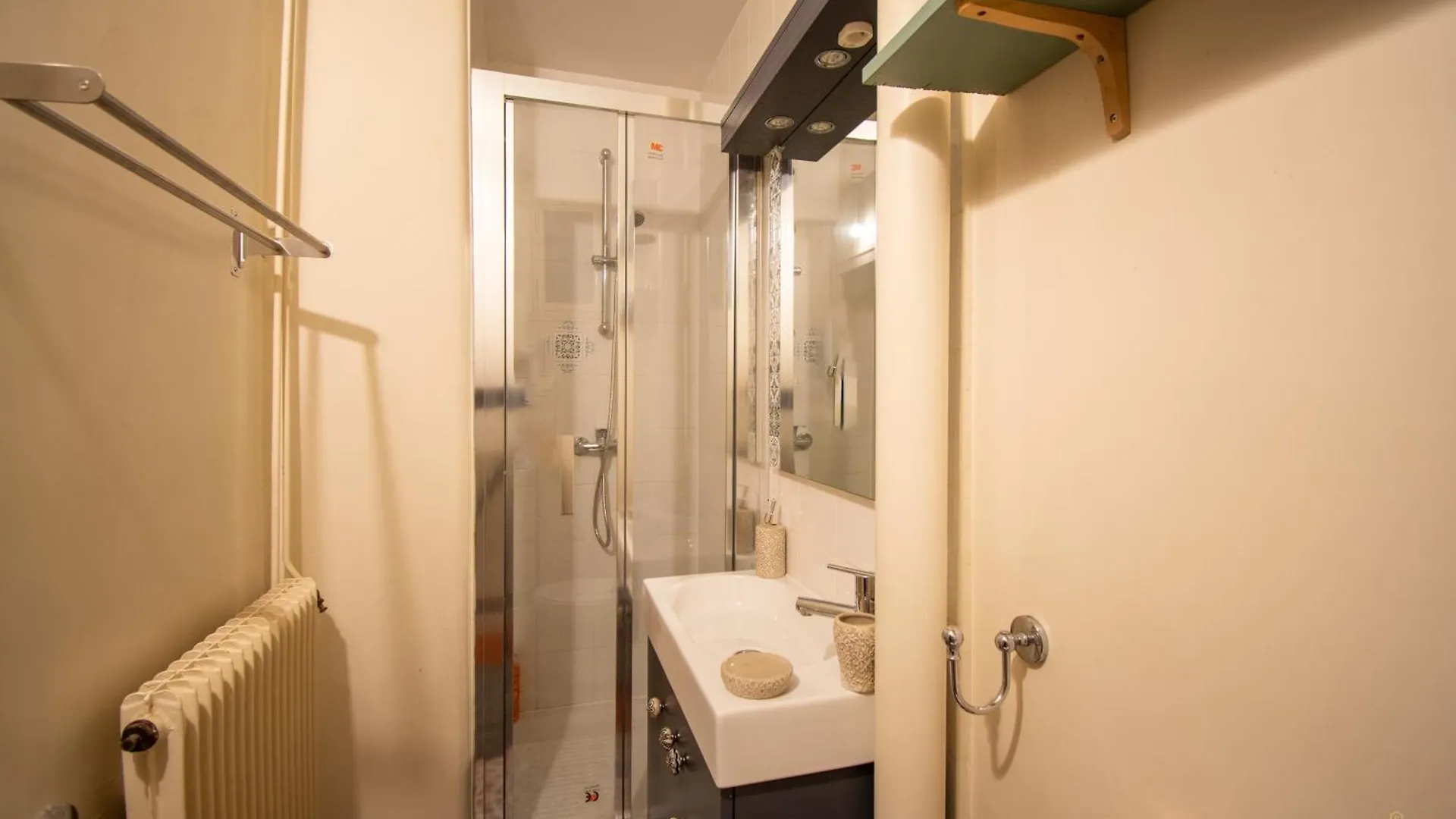 Wonderful Typical Paris Flat 3 Bedrooms / 6 Pax 0*,  فرنسا